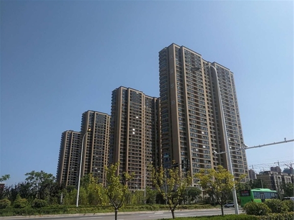 句容市天璽華府小區(qū)彩鋁門(mén)窗.鋁合金欄桿24000㎡